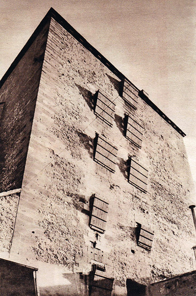 Façade nord du donjon donnant sur la cour d'entrée de la prison de Moulins sur Allier.
